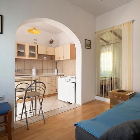 Studio Apartman Ema 2 Gornji Karin Eksteriør billede