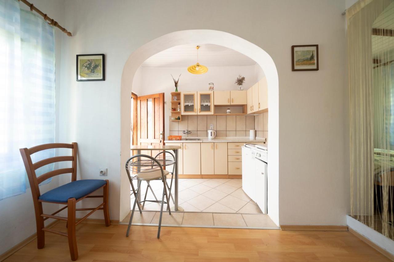 Studio Apartman Ema 2 Gornji Karin Eksteriør billede