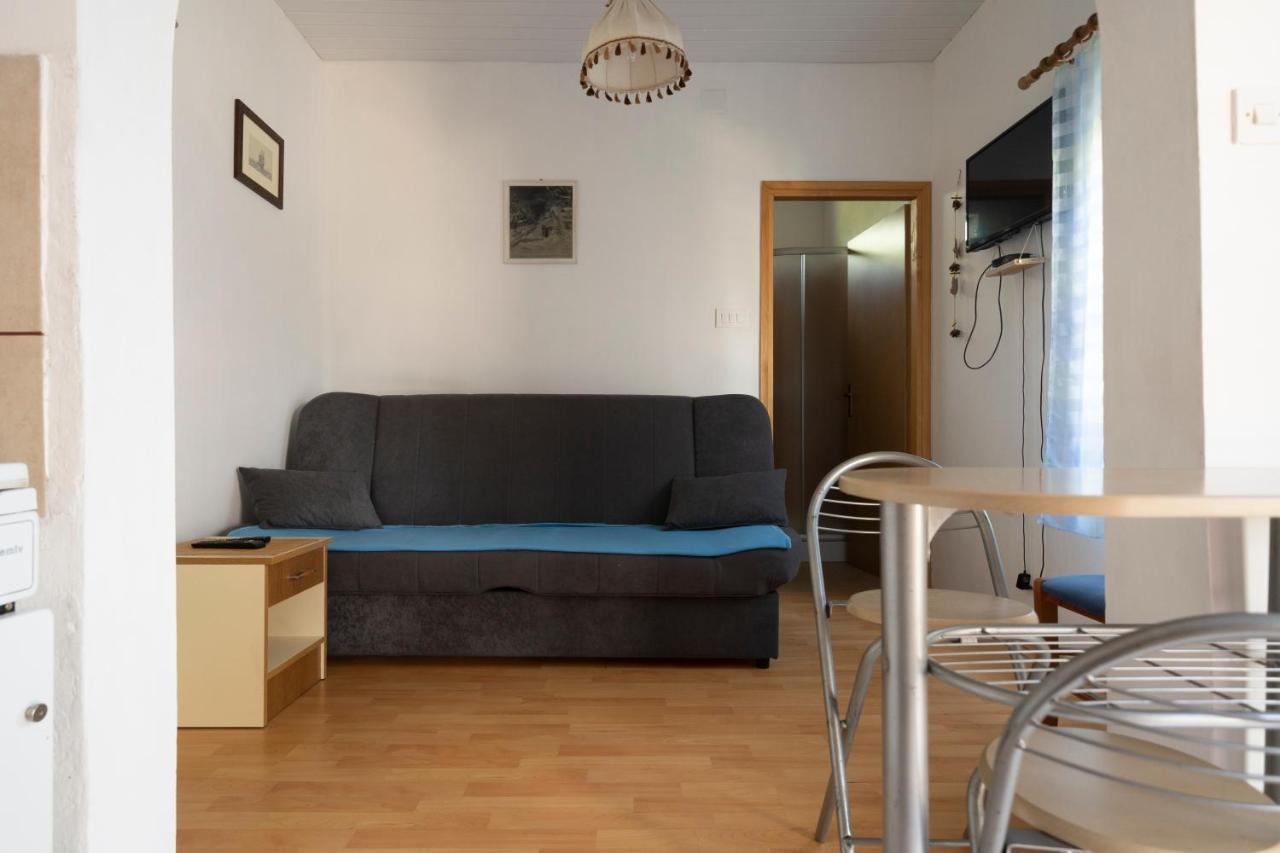 Studio Apartman Ema 2 Gornji Karin Eksteriør billede