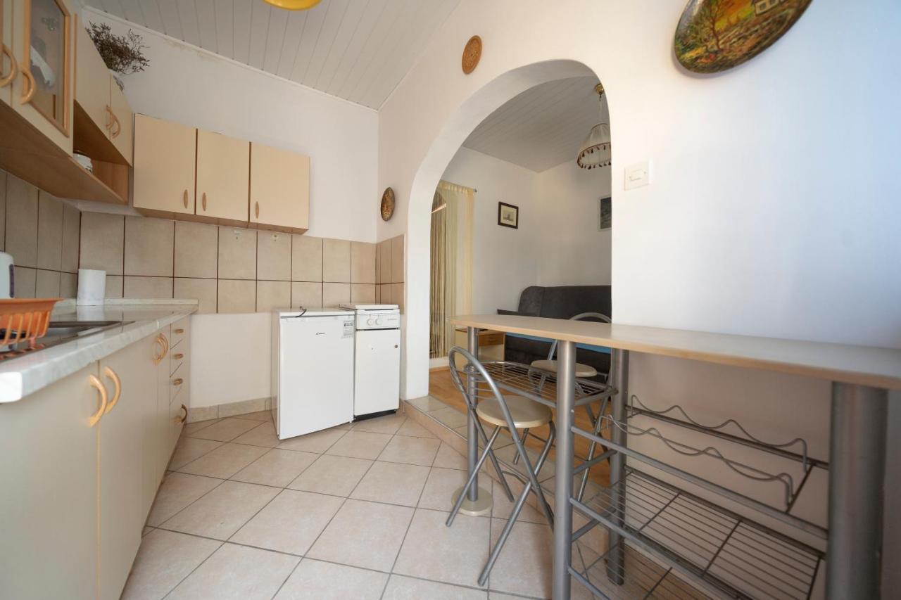 Studio Apartman Ema 2 Gornji Karin Eksteriør billede