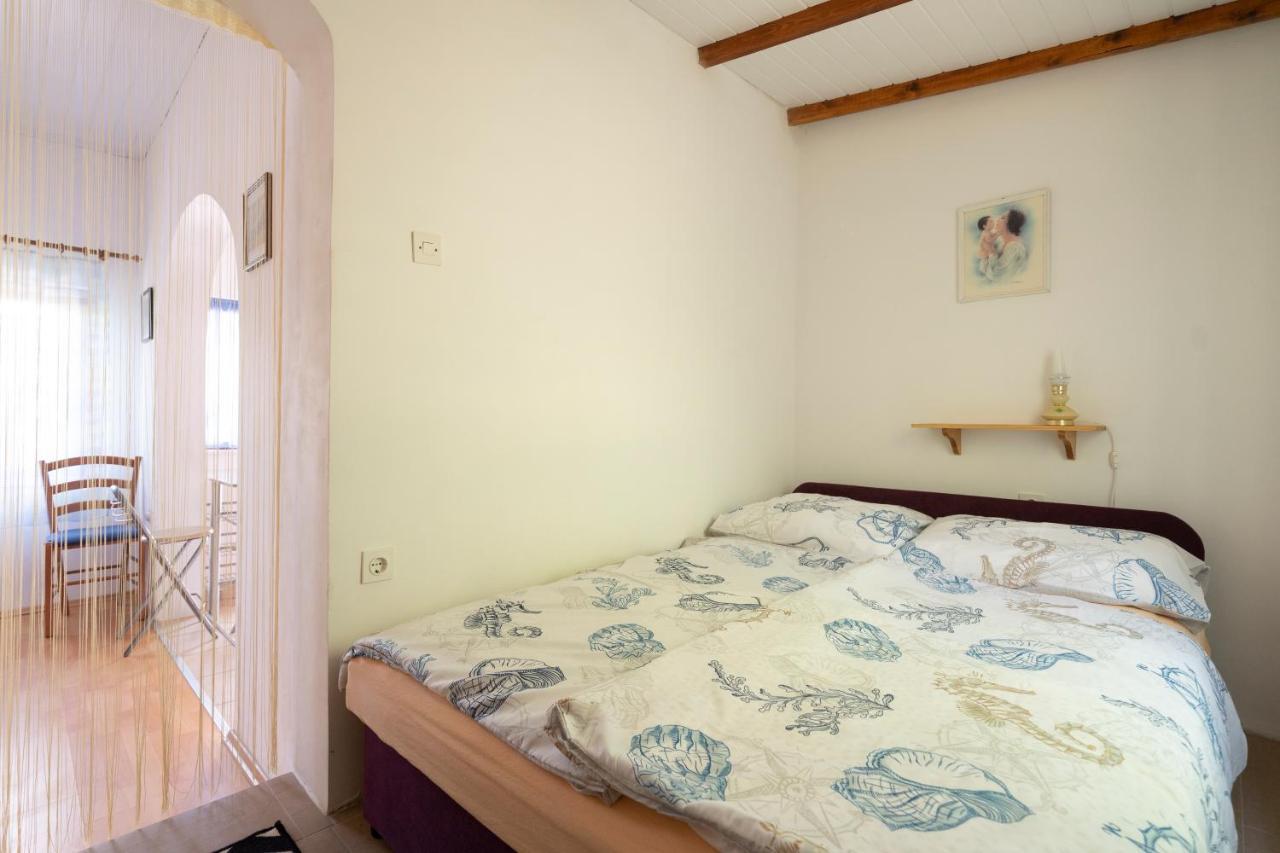 Studio Apartman Ema 2 Gornji Karin Eksteriør billede