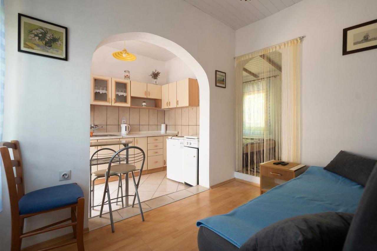 Studio Apartman Ema 2 Gornji Karin Eksteriør billede
